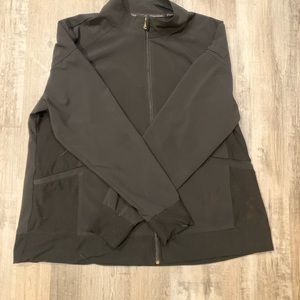 I flex black zip up scrub jacket